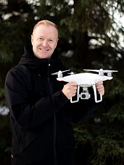Chris Anderson provides commercial drone training and produces The Drone Trainer Podcast.